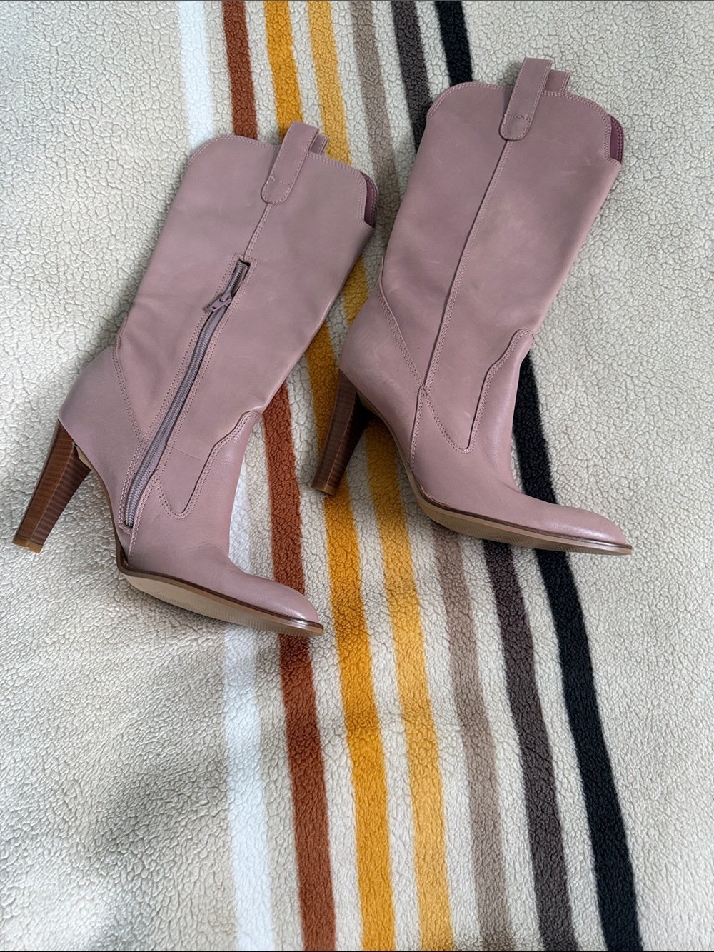 BCBG Girls Blush Boot sz 6.5
